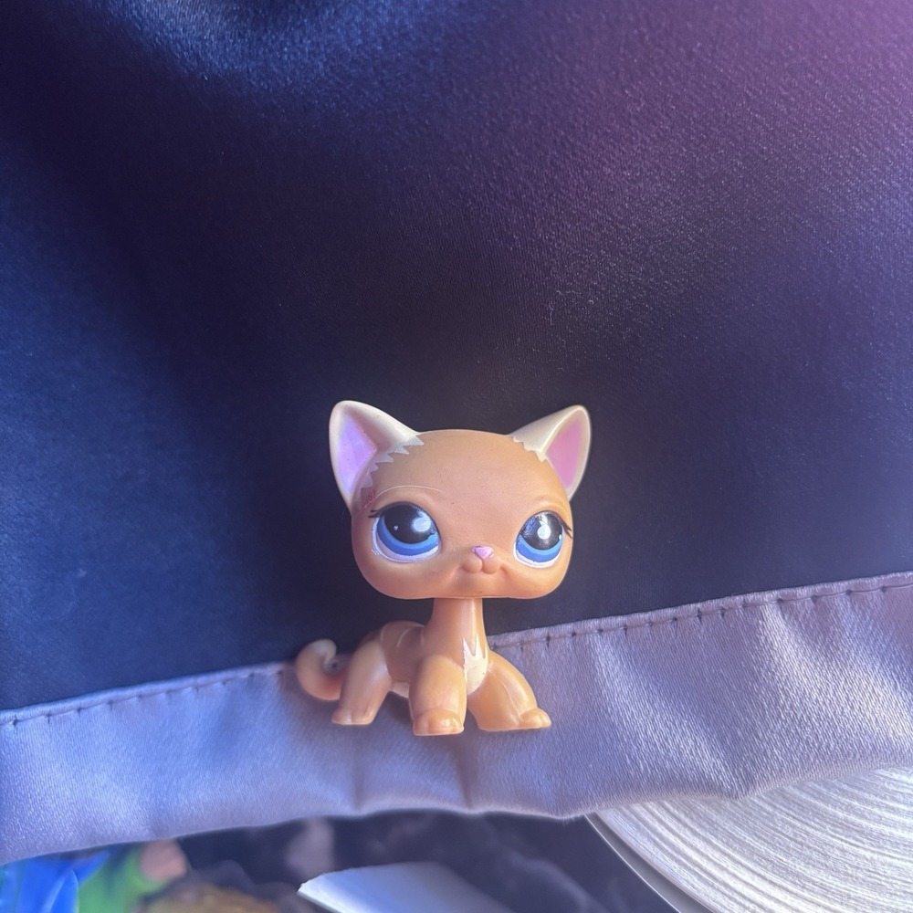 Authentic Littlest Pet Shop LPS #228 Shorthair Cat Tan Cream Blue Eyes Hasbro